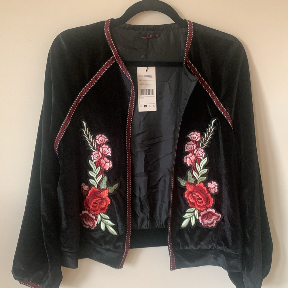 LE CHIC WM BLACK VELOUR APPLIQUÉ ROSE FLORAL STICH TRIM CARDIGAN BOMBER …